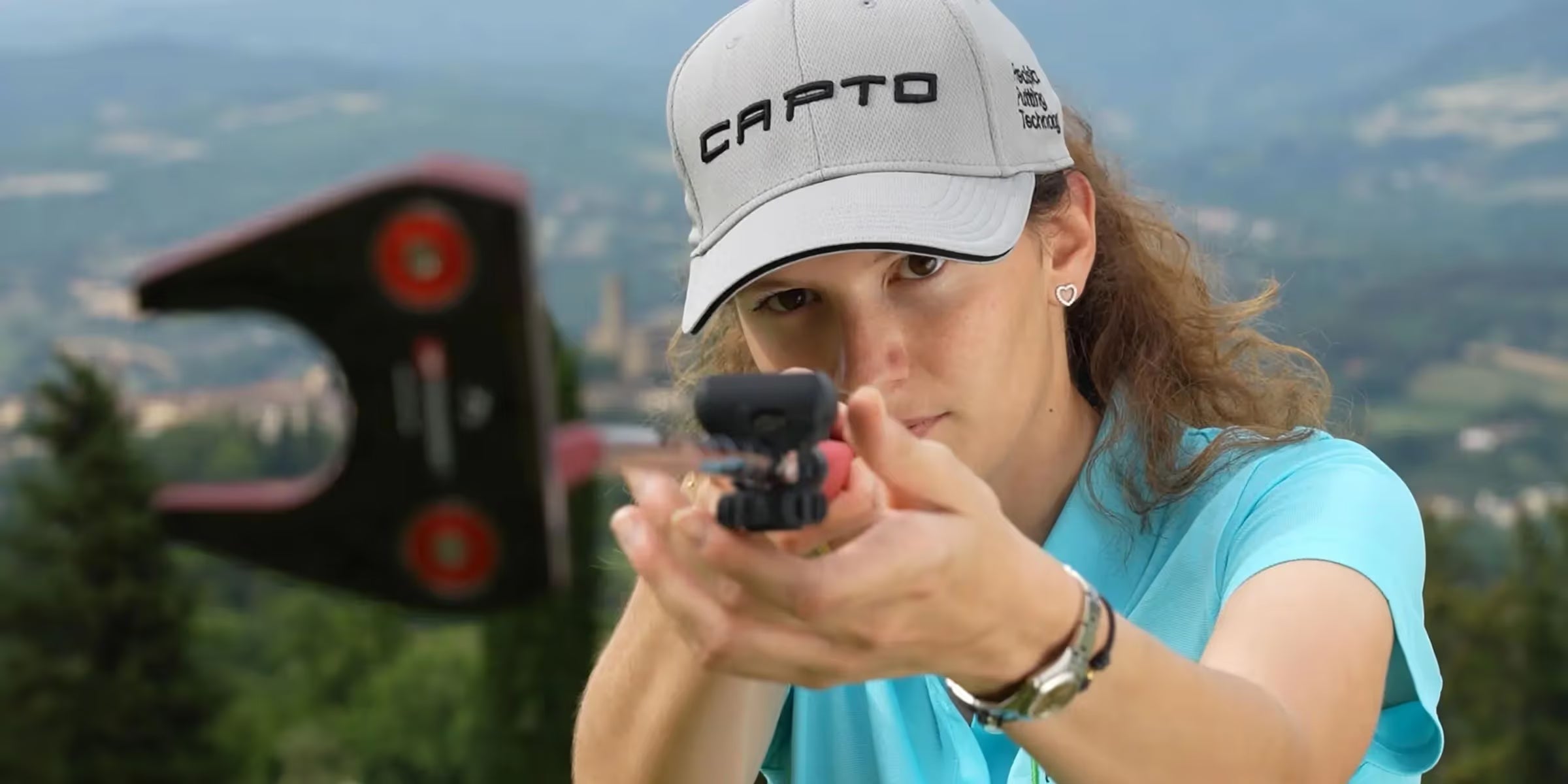 Player looking down the shaft of a putter with a Capto EZ device fitted